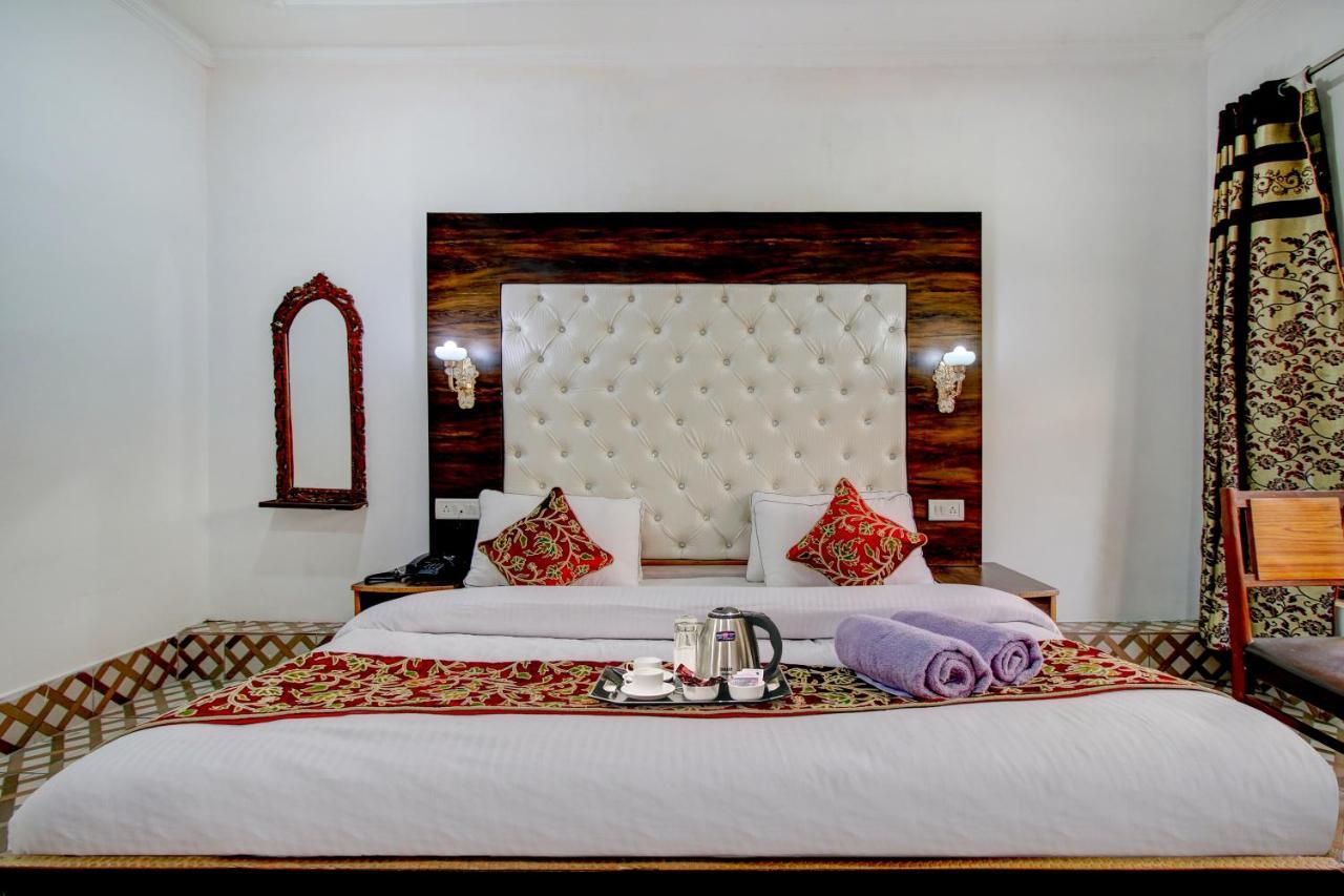 Hotel Royal Hameed Srīnagar 외부 사진